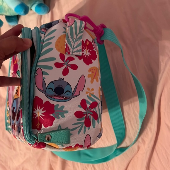 SOLD -Disney Stitch insulated Lunch bag - Picture 6 of 15